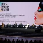 Parceria entre moda e artesanato no BRICS+ Fashion Summit, em Moscou