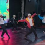 Aulas de breaking gratuitas incentivam dança, criatividade e convivência