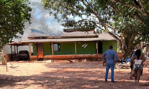 Duas pessoas são encontradas mortas depois de incêndio em residência de Itaquiraí