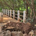 Entre pular cratera e passar pela rua, pedestres enfrentam risco em ponte no Jardim Tijuca