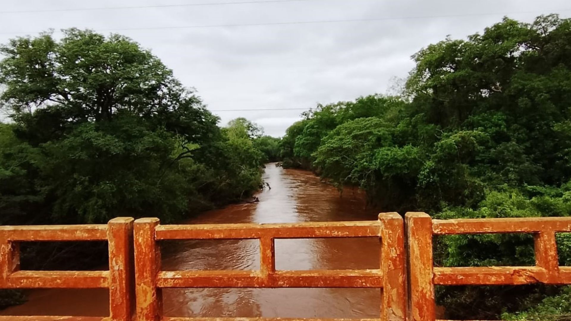 Mesmo em nível de emergência, Rio Dourados não gera pedidos de socorro à Defesa Civil