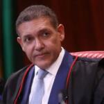 Nunes Marques suspende postagens ilegais contra campanha de Lula