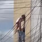 Criança de quatro anos cai de janela e fica presa à fiação elétrica em Alagoas