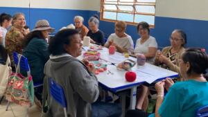 Curso de crochê capacita 14 mulheres e incentiva geração de renda em Campo Grande