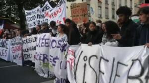 Jovens protestam na Bastilha e convocam novo ato após falta de acordo com governo francês