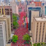 Ato lota Avenida Paulista e Lula foca discurso nas 33 milhões de abstenções