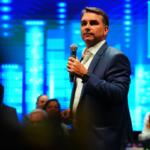 Propaganda de Flávio Bolsonaro será retransmitida após falha técnica