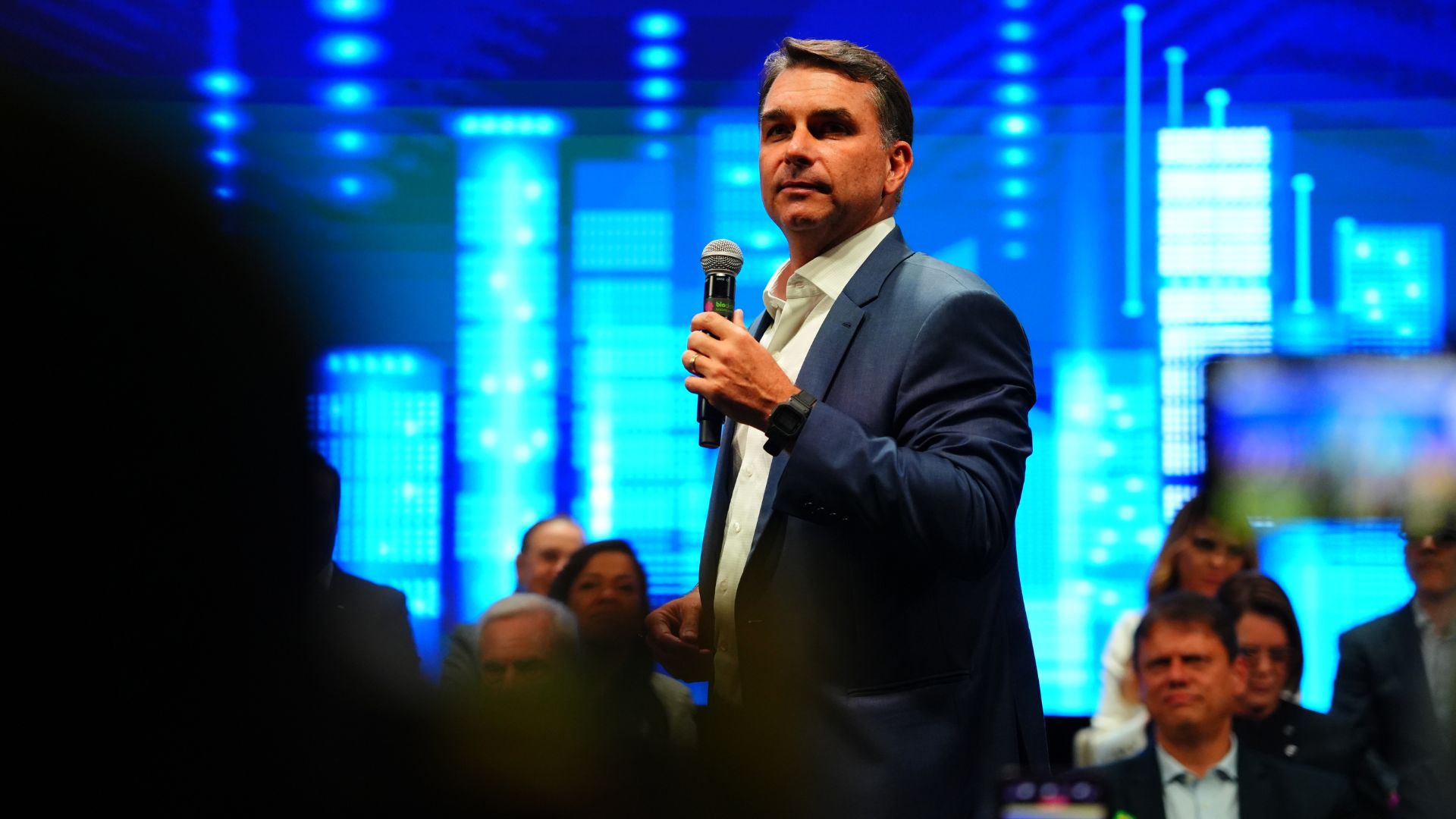 Propaganda de Flávio Bolsonaro será retransmitida após falha técnica
