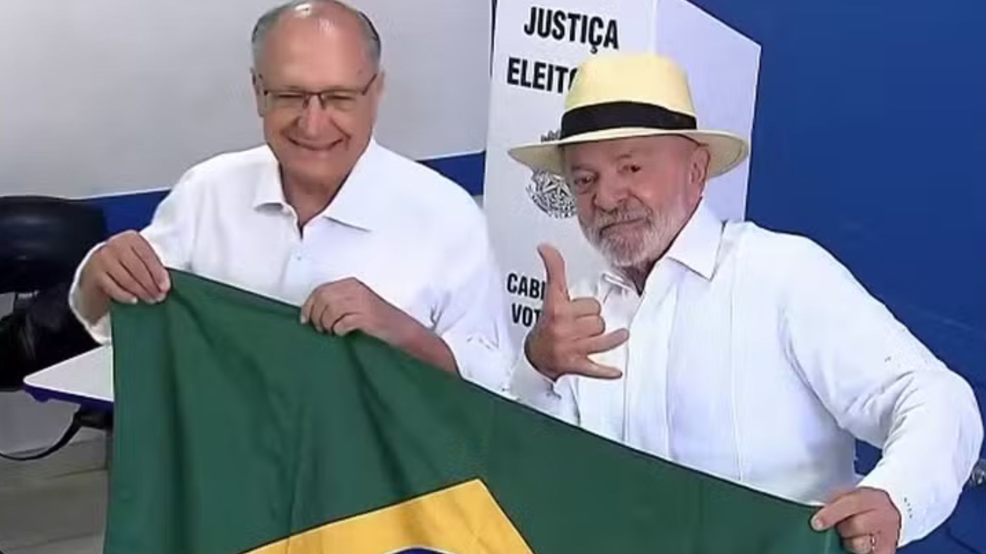 Lula vota em São Bernardo do Campo acompanhado de Marina Silva, Simone Tebet e Haddad
