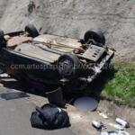 Mulher é arremessada de veículo e morre após capotamento em rodovia de SP