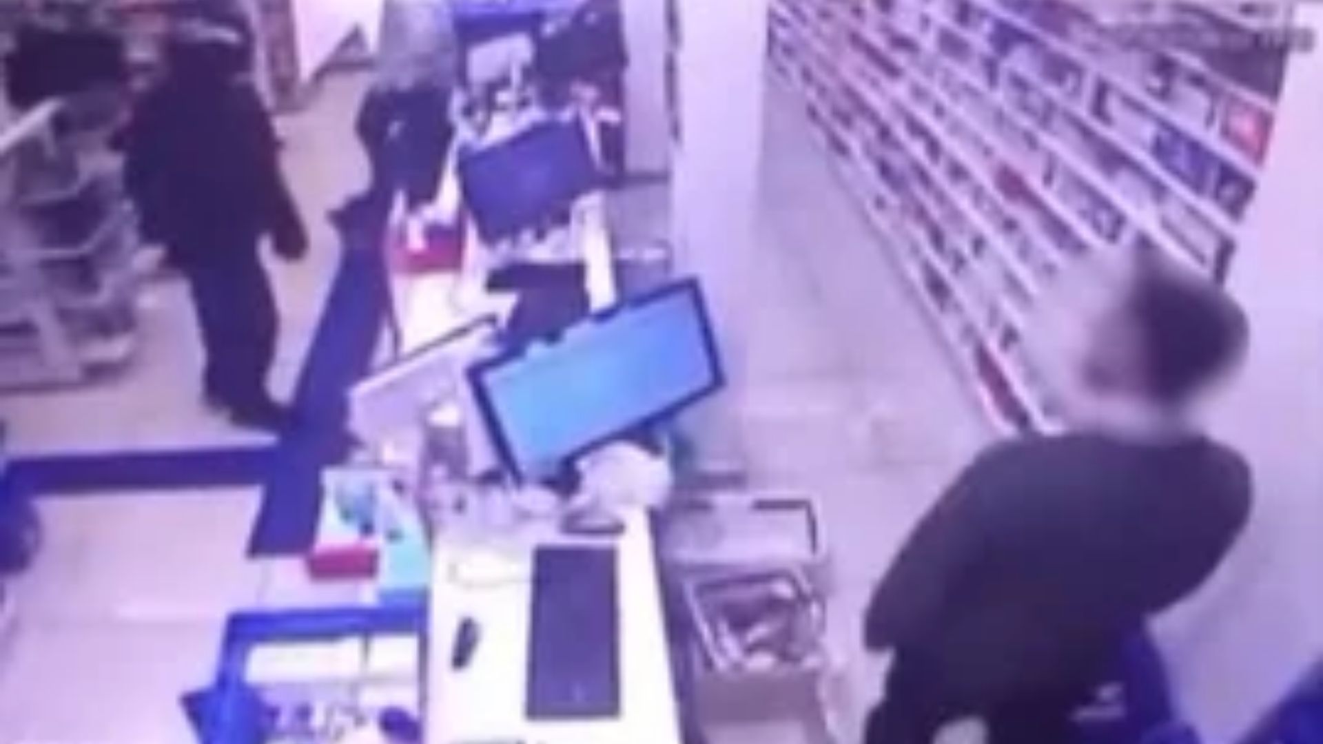 VÍDEO: Criminosos armados assaltam farmácia em Campo Grande e dois são presos
