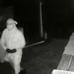 VÍDEO: Encapuzado invade casa de festas e deixa R$ 40 mil de prejuízo em Ribas do Rio Pardo