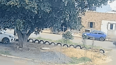 VÍDEO: Motociclista fica gravemente ferido após avançar preferencial e colidir em carro no Nova Campo Grande