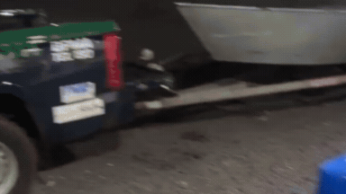 Motor afunda durante fuga em rio e dupla abandona barco com maconha em MS