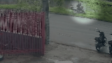 Câmera registra momento em que professor se enrosca em fio e cai em córrego na Ernesto Geisel