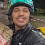 VÍDEO: Motoboy viraliza ao mostrar tudo que come com pedidos cancelados no delivery