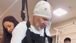 Mingau fica em pé três anos depois de ser baleado na cabeça: ‘Um passo de cada vez’