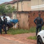 Homem é morto pela polícia após agredir esposa e puxar faca contra agentes no Residencial Botafogo