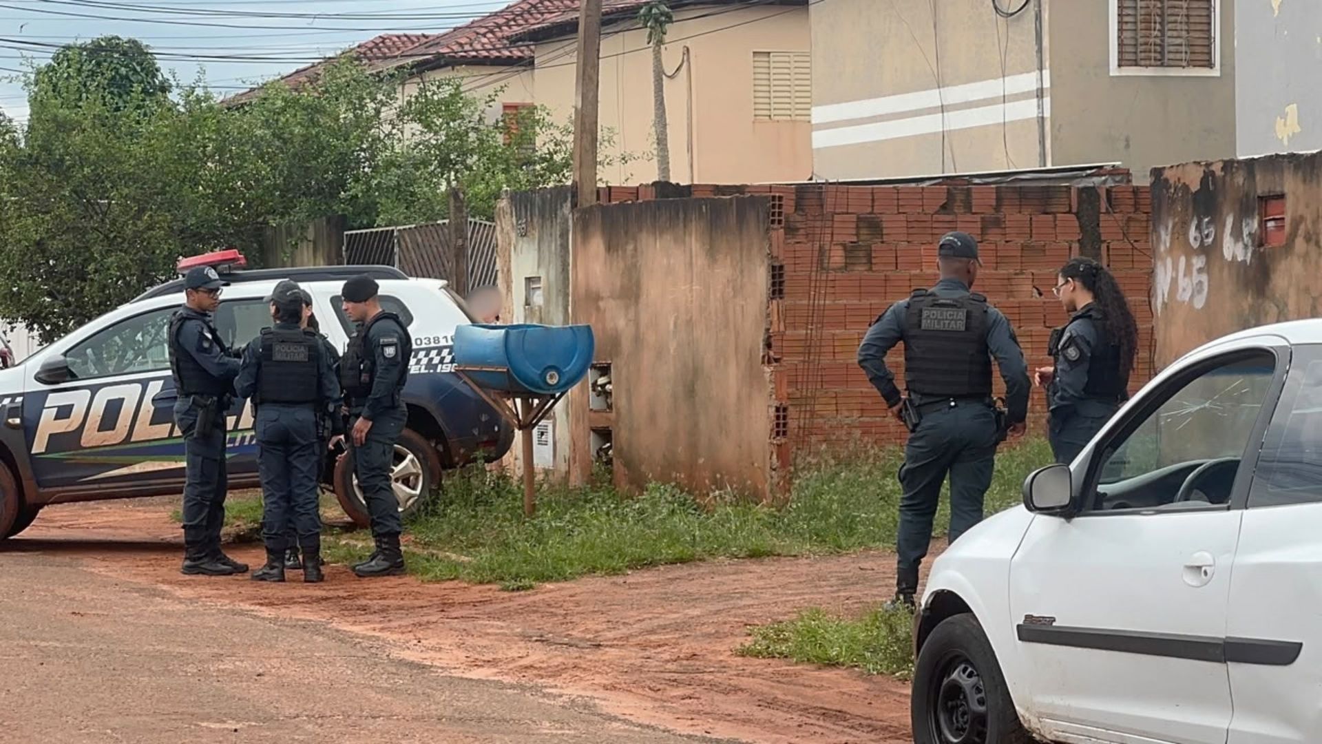 Homem é morto pela polícia após agredir esposa e puxar faca contra agentes no Residencial Botafogo