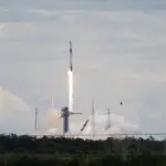 Nasa leva quatro astronautas em missão para a Estação Espacial Internacional