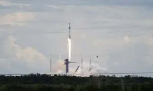 Nasa leva quatro astronautas em missão para a Estação Espacial Internacional
