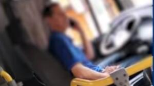 ‘Quase bateu o ônibus’: passageira flagra motorista usando celular em linha do Jardim Centenário