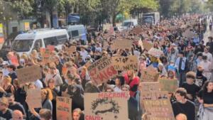 Protestos estudantis reúnem mais de 450 mil pessoas na França
