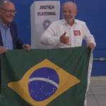 Ao lado de Alckmin e apoiadores, Lula vota em São Bernardo do Campo