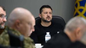 Zelensky pede apoio a novas sanções dos EUA contra a Rússia após suspensão de Trump