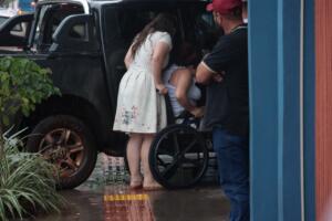 ‘Vou ser enterrada com ele’, diz mãe de adolescente morto em acidente de moto com ônibus