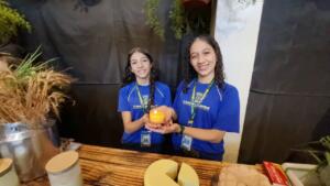 De vela de manteiga a pirulito de mel, alunos transformam produção rural em projetos
