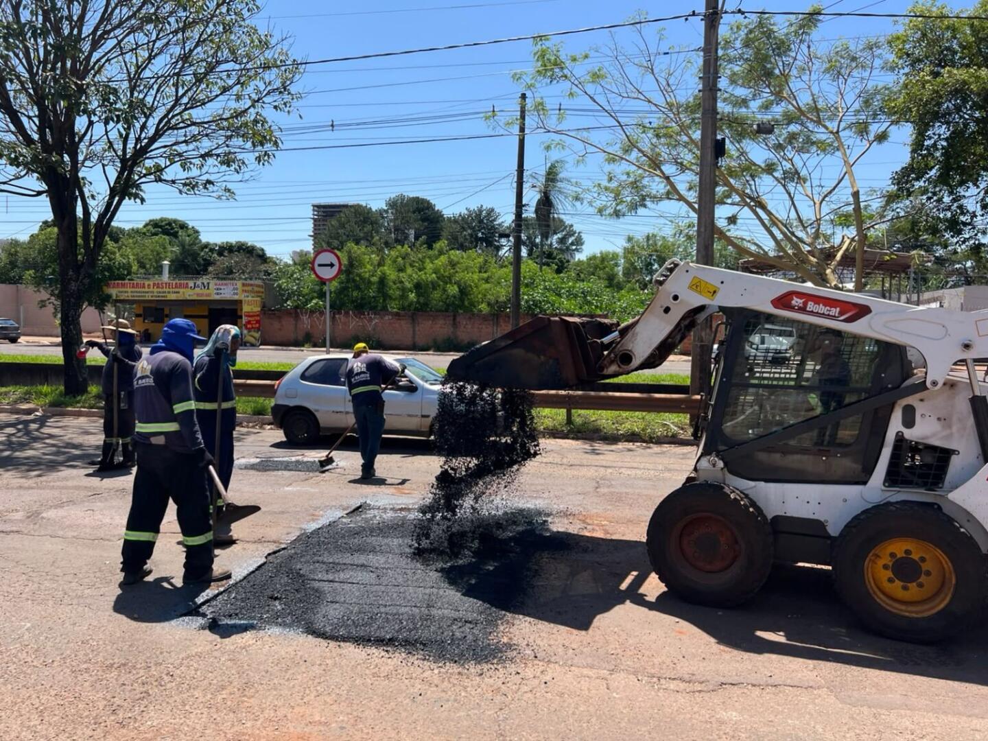 Prefeitura quer tapar 3 mil buracos por dia com mutirão em 11 bairros de Campo Grande