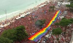 Ato em apoio a Lula ocupa sete quarteirões de avenida em Copacabana