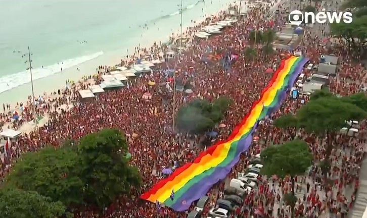 Ato em apoio a Lula ocupa sete quarteirões de avenida em Copacabana