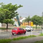Temporal com granizo arranca teto de ginásio e atinge casas em Três Lagoas