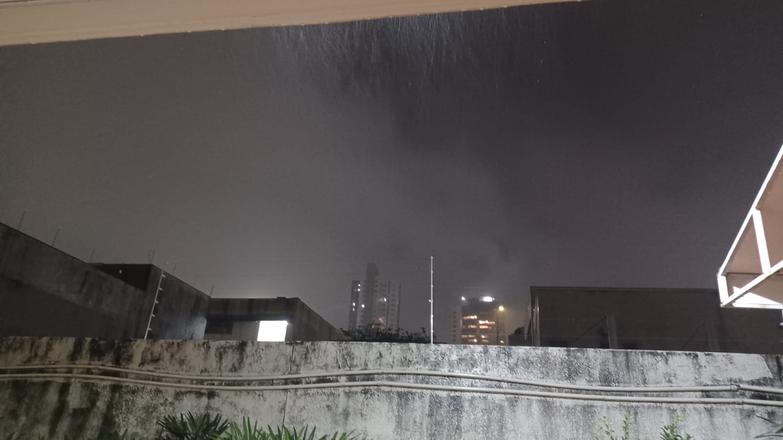 Chuva retorna na noite desta quarta com esperado de mais precipitação amanhã