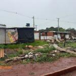 Chuva e ventos derrubam telhados de casas no Indubrasil e moradores pedem ajuda