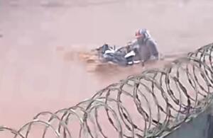 VÍDEO: Chuva deixa moradores e motoristas ilhados e derruba motociclista no Jardim Los Angeles