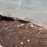 Após temporal, cratera se abre em cruzamento na região central de Campo Grande