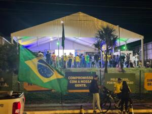 Eleitores de Flávio em Campo Grande acreditam que TSE interferiu nas eleições ao prorrogar votação