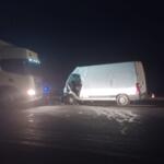 Motorista de van fica presa às ferragens em acidente com carreta no anel viário em Campo Grande