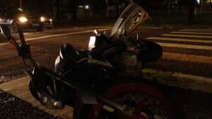 Motociclista morre após perder controle e bater em placa no Jardim Tarumã
