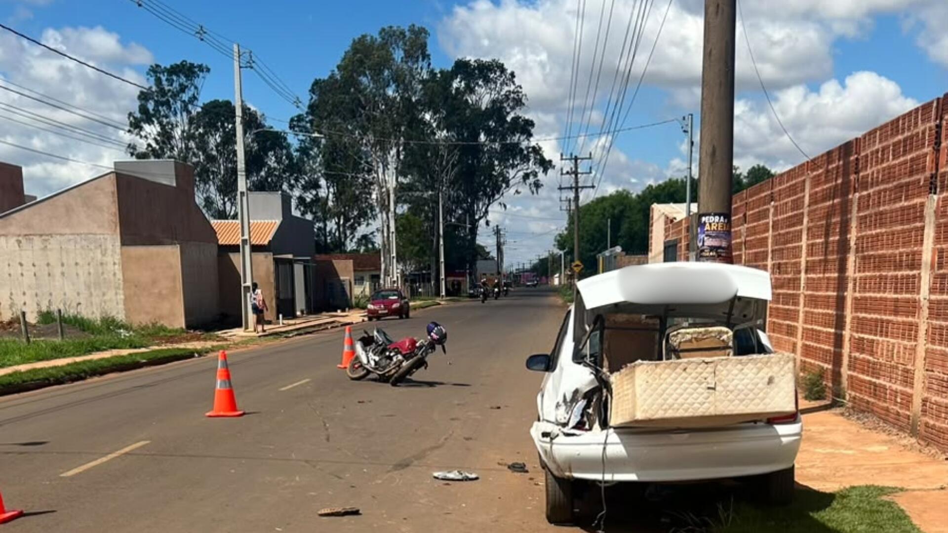 Idosa morre após ser atingida por moto enquanto guardava cadeiras em porta-malas no Caiobá