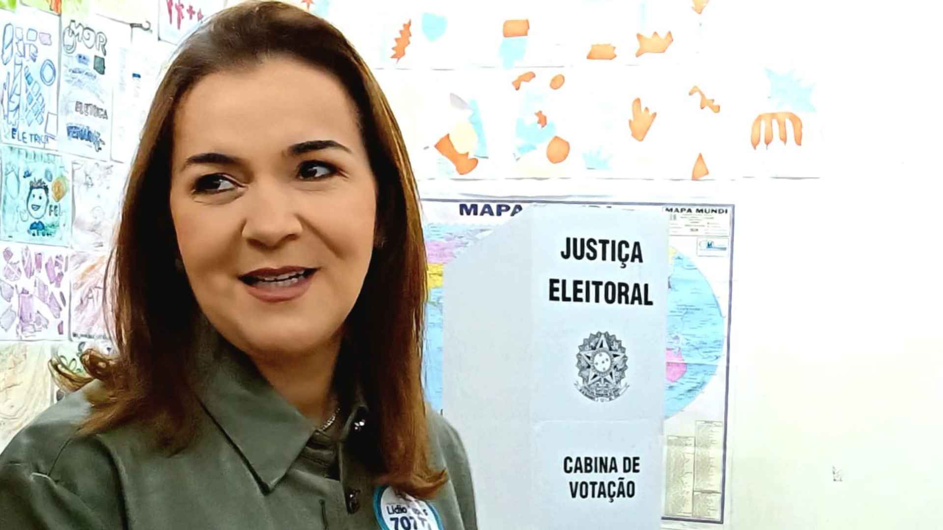 Adriane Lopes diz que vota com esperança de dias melhores para o Brasil: ‘Exercer cidadania’
