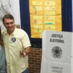 Flávio Bolsonaro acompanha apuração com aliados em escritório de Brasília