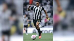 Com virada ‘heroica’ no fim, Atlético Mineiro vence o Santos por 2 a 1 e vai à 6ª colocação
