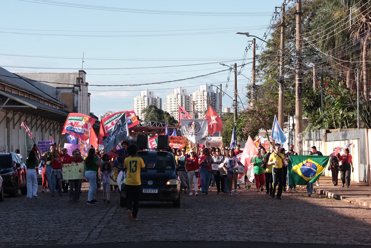 Campo-grandenses voltam às ruas em ato pró-Lula