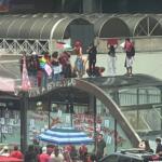 Manifestantes picham e quebram estações de metrô após ato pró-Lula