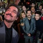 Alfonso Herrera encanta fãs em São Paulo com simpatia e carinho antes de evento no MASP