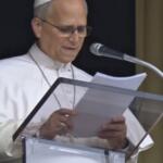 Papa Leão XIV aparece sem precisar de auxílio e retoma tradicional oração no Vaticano